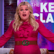 Image for article titled The Kelly Clarkson Show Is Karaoke and Boss Bitch Feminism, Y'all